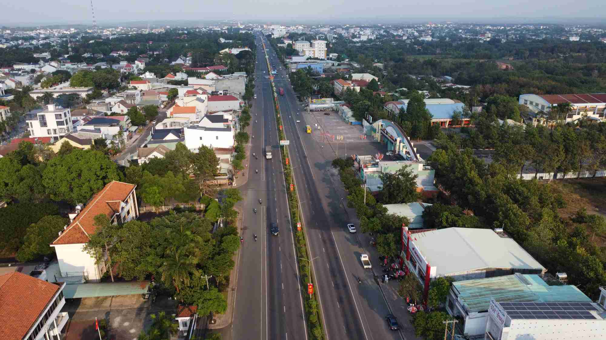 Trong khi đó, quốc lộ 14 qua thành phố Đồng Xoài, tỉnh Bình Phước được mở rộng hơn. Đây là khu vực phát triển đô thị mạnh và nhanh nhất ở tỉnh Bình Phước.