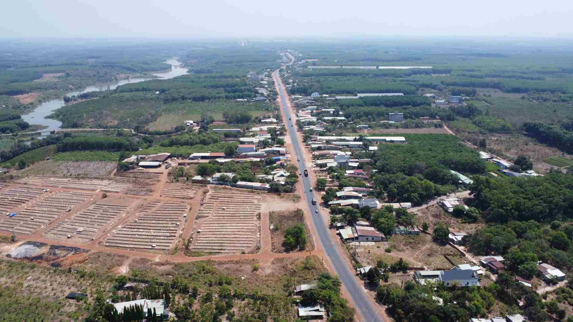 Đây là đoạn giáp ranh thành phố Đồng Xoài và thị xã Chơn Thành của tỉnh Bình Phước.
