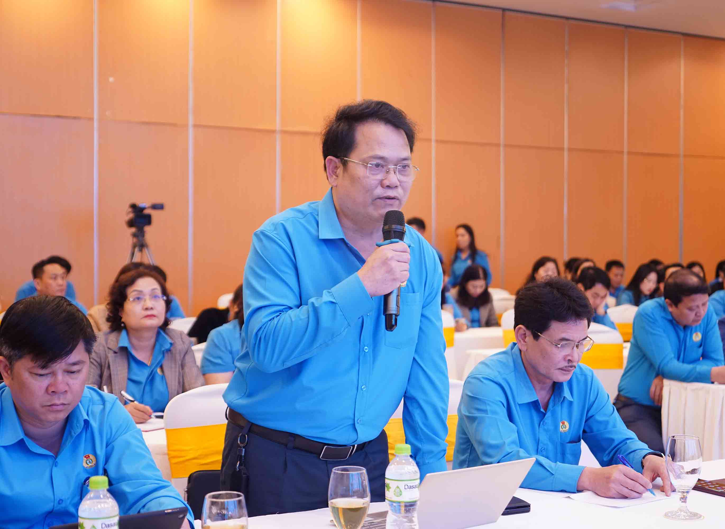 Ông Nguyễn Tất Hòa - Chủ tịch Công đoàn ngành Nông nghiệp cho ý kiến tại hội nghị