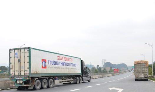 Cao tốc Mai Sơn - QL45 được đưa vào khai thác từ tháng 4.2023 với 4 làn xe hạn chế. Ảnh: Nguyễn Trường