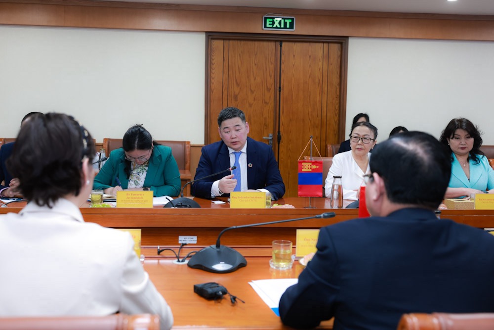 Đồng chí Erdenebat Sukhbaatar - Chủ tịch Tổng Công đoàn Mông Cổ phát biểu tại Hội đàm. Ảnh: Hải Nguyễn