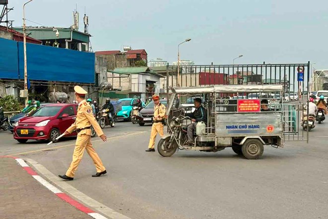 Xử lý hàng loạt xe ba gác, xe chở hàng cồng kềnh trên đường phố