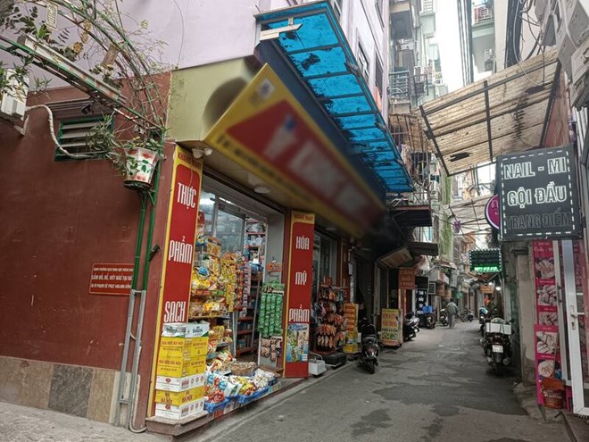 Nhiều chủ nhà gần đây đang rao bán hàng loạt căn nhà trong ngõ tại TP Hà Nội với mức giá hơn 200 triệu đồng/m2. Ảnh: Thu Giang