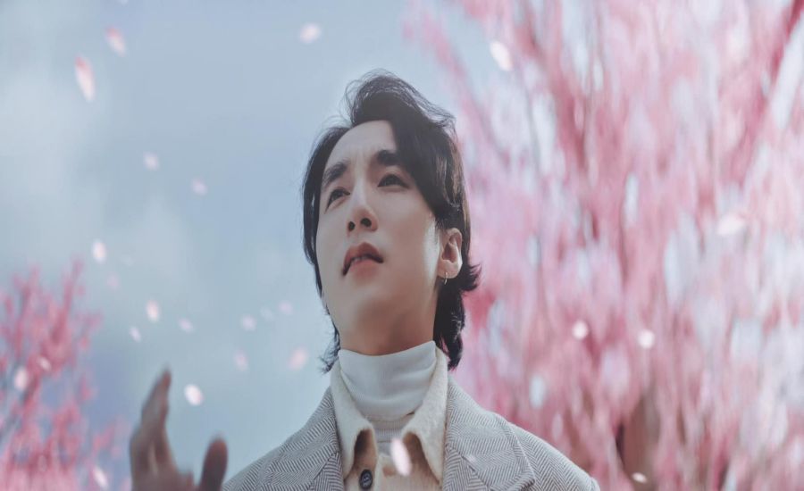 Sơn Tùng M-TP trong MV “Chúng ta của tương lai”. Ảnh cắt từ clip