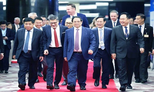 Thủ tướng Phạm Minh Chính và các đại biểu, khách mời tham dự Diễn đàn doanh nghiệp Việt Nam thường niên ngày 19.3. Ảnh: TTXVN