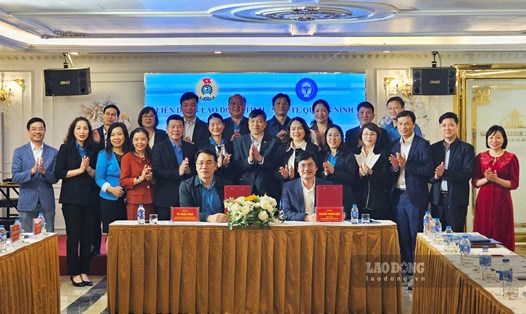 LĐLĐ và Sở Y tế Quảng Ninh ký kết chung tay chăm sóc sức khỏe người lao động. Ảnh: Đoàn Hưng