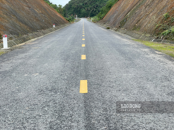 Tuyến đường hơn 2000 tỉ sau khi hoàn thành hứa hẹn sẽ giúp kết nối các huyện của Phú Thọ với Yên Bái. Ảnh: Đinh Đại