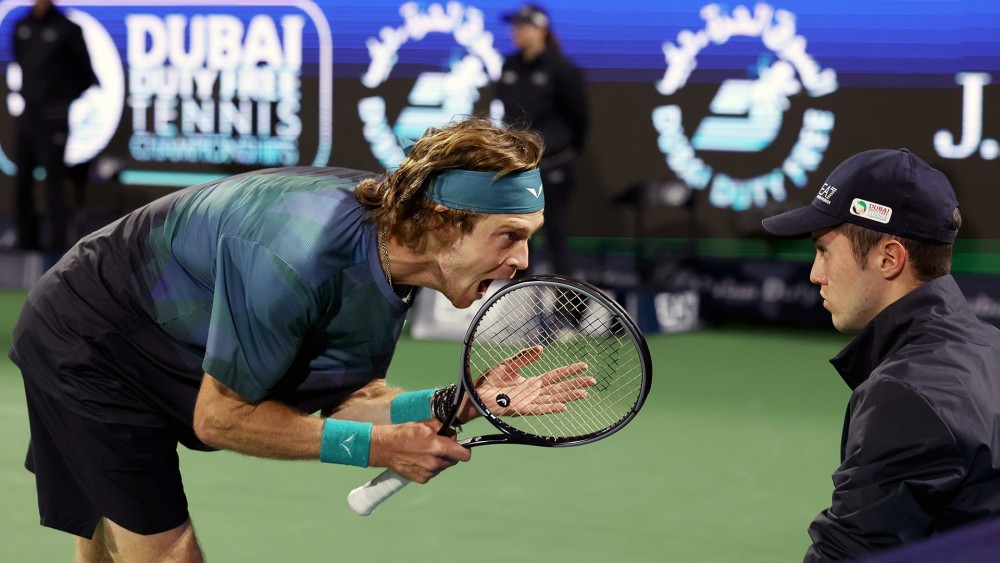 Andrey Rublev hét vào mặt trọng tài dây nhưng anh phủ nhận nói những lời lăng mạ. Ảnh: Tennis