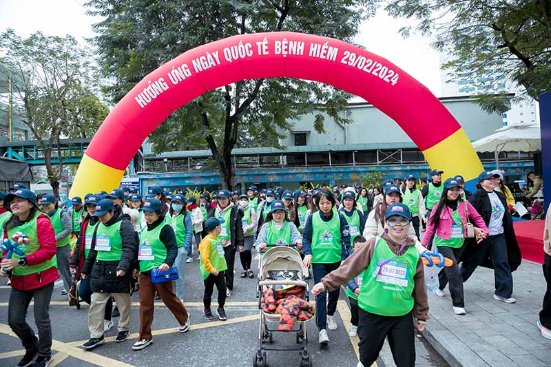 Hoạt động "Đi bộ vì bệnh hiếm" diễn ra tại Bệnh viện Nhi Trung ương trong chuỗi sự kiện Ngày Quốc tế Bệnh hiếm năm 2024. Ảnh: Phan Trang