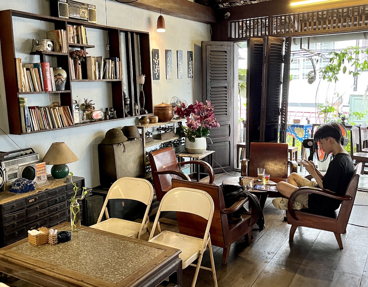 Quán cà phê, đồng thời là di tích lịch sử, địa chỉ tại 113A Đặng Dung, P.Tân Định, Q.1, TPHCM. Ảnh: Diệu Mi