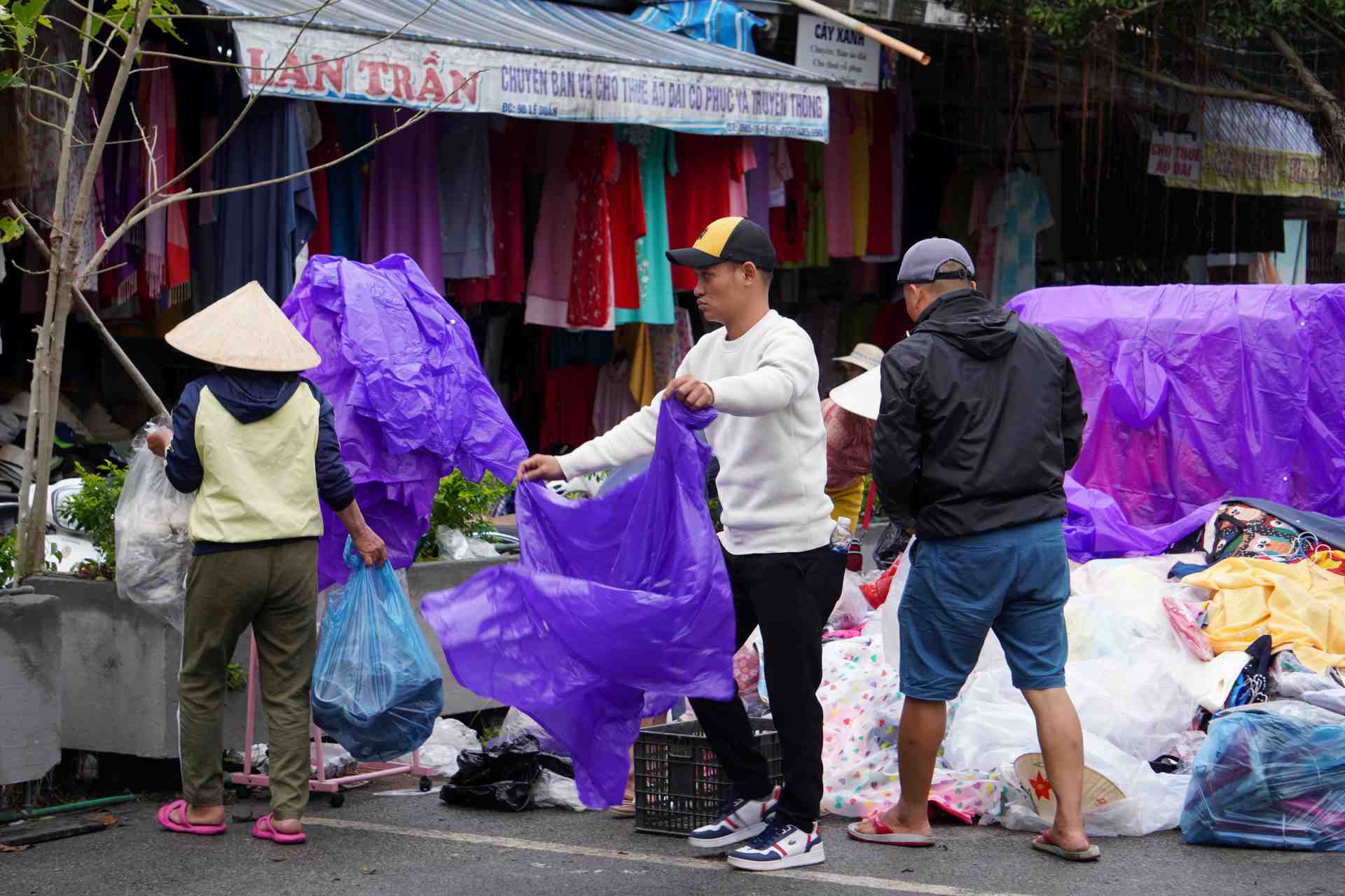 Cháy nhà cho thuê cổ phục ở Huế vì sấy áo quần quên ngắt điện