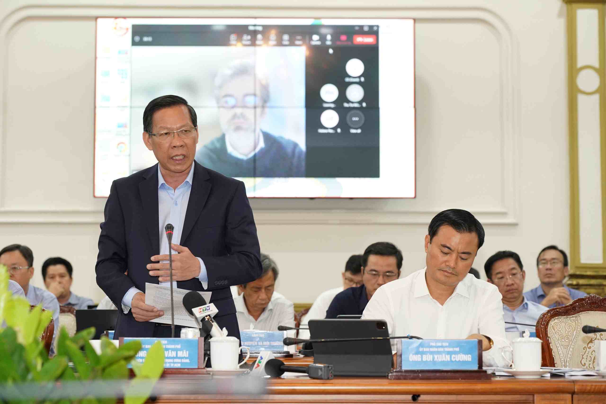 Chủ tịch UBND TPHCM Phan Văn Mãi phát biểu tại hội thảo. Ảnh: HOÀNG HÙNG