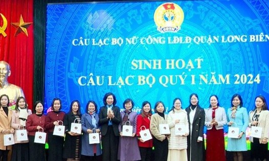 Kỳ sinh hoạt quý I/2024 của Câu lạc bộ Nữ công Liên đoàn Lao động quận Long Biên. Ảnh: CĐQ