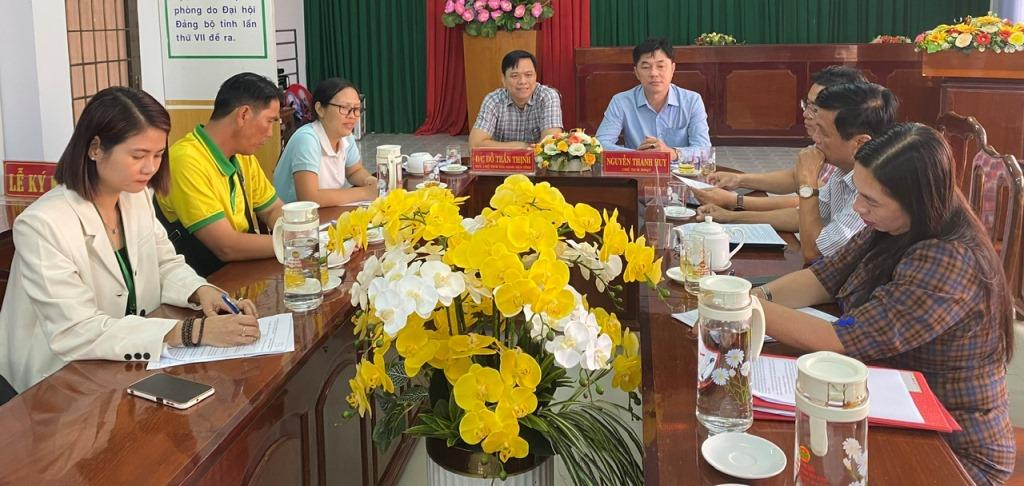 Hội Nông dân tỉnh Kiên Giang và Công ty Global trao đổi các thông tin về mô hình. Ảnh: Nguyễn Quí