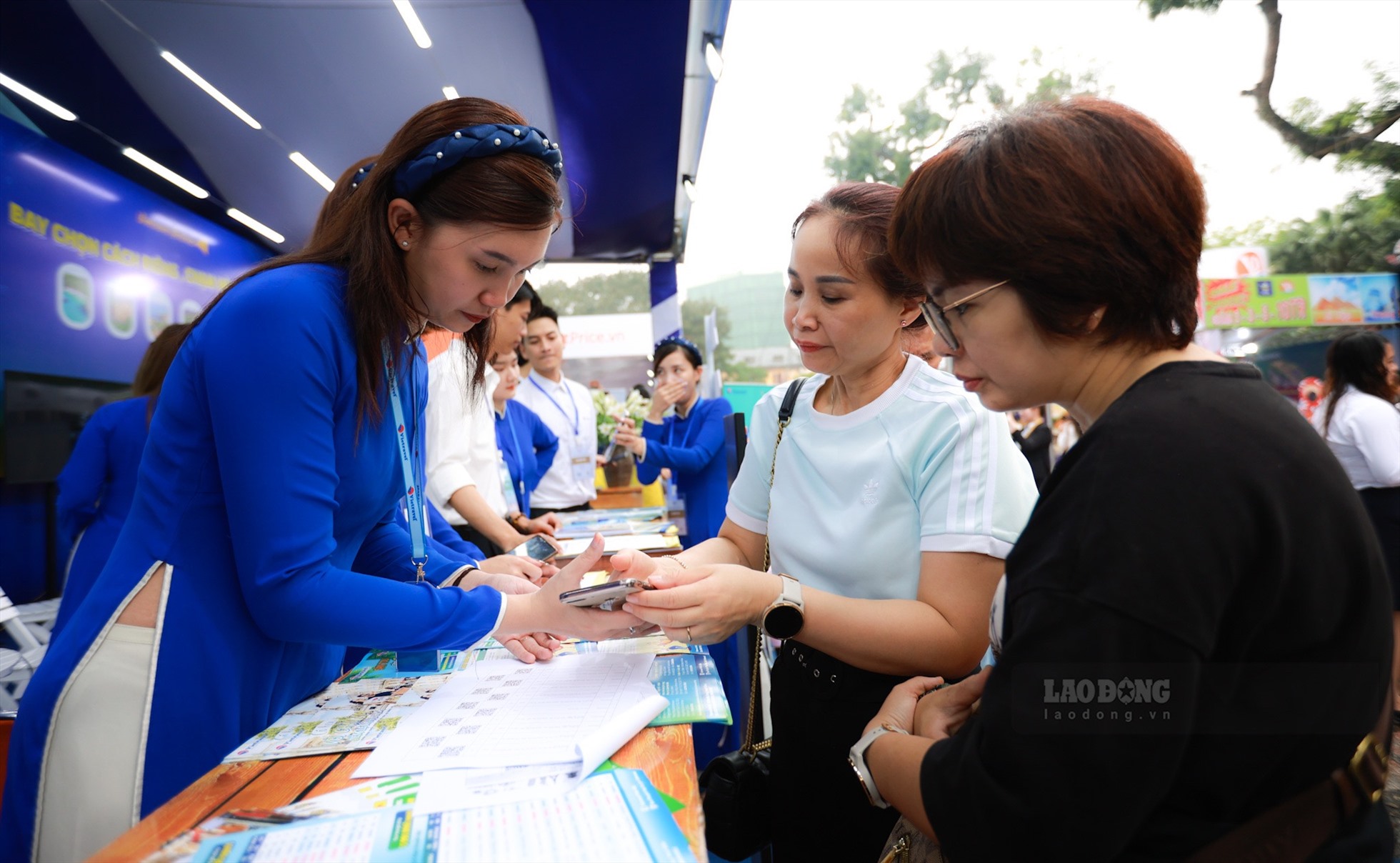 Hội chợ VITM Hà Nội 2023 đón hơn 60.000 lượt khách, thu 45 tỉ đồng. Ảnh: Hải Nguyễn