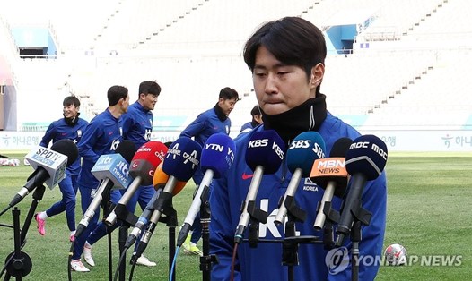 Tiền vệ Lee Kang-in đưa ra lời xin lỗi công khai vì vụ lùm xùm nội bộ tuyển Hàn Quốc. Ảnh: Yonhap News