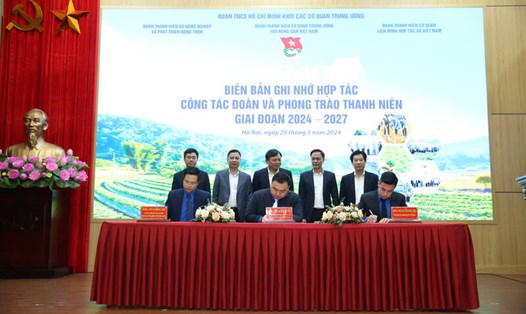 Đoàn thanh niên Bộ Nông nghiệp, Trung ương hội Nông dân, Liên minh HTX Việt Nam ký biên bản ghi nhớ phối hợp Chương trình công tác Đoàn và phong trào thanh niên giai đoạn 2024 - 2027. Ảnh: Hoàng Lộc