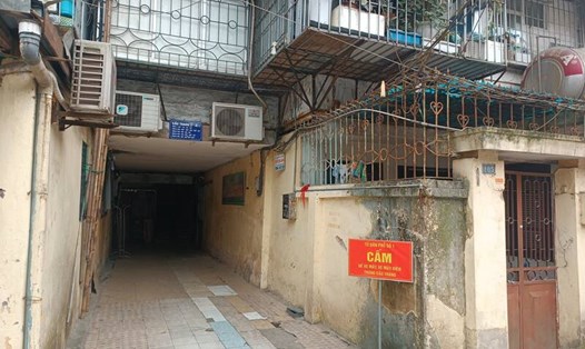 Nhiều căn nhà tập thể cũ Hà Nội có mức giá bán đắt ngang căn hộ chung cư. Ảnh: Thu Giang