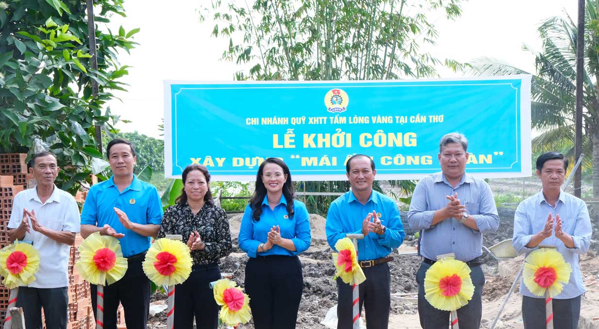 Lễ khởi công Mái ấm Công đoàn cho đoàn viên Đinh Minh Trí và Đoàn Văn Trinh tại huyện Cờ Đỏ. Ảnh: Mỹ Ly