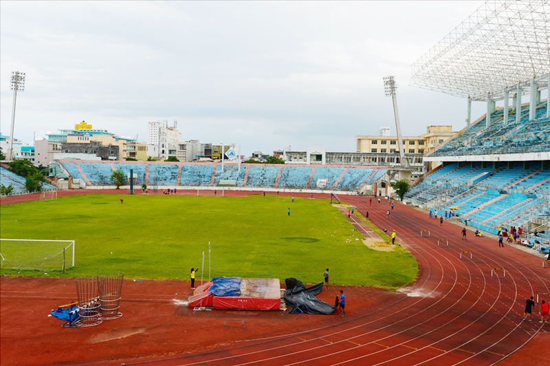 Sân vận động Chi Lăng Đà Nẵng bỏ hoang hơn 10 năm. Ảnh: Vinh Tùng