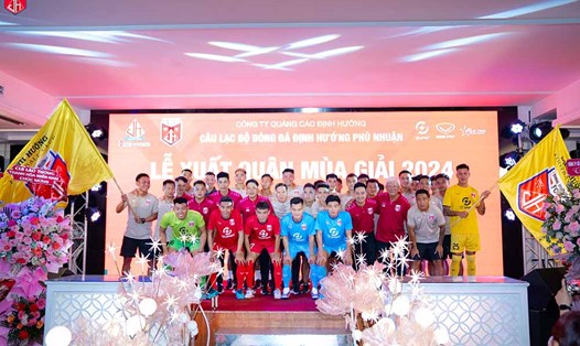 Câu lạc bộ Định Hướng Phú Nhuận tổ chức lễ xuất quân tham dự giải hạng Nhì 2024. Ảnh: Vinh Điền