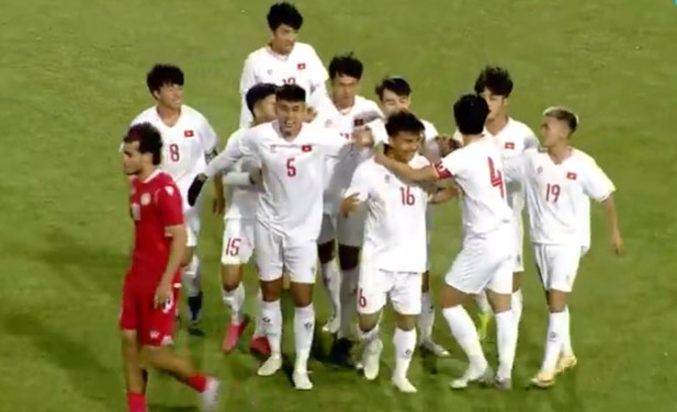 U23 Việt Nam có bàn mở tỉ số ở đầu hiệp 2. Ảnh cắt từ video