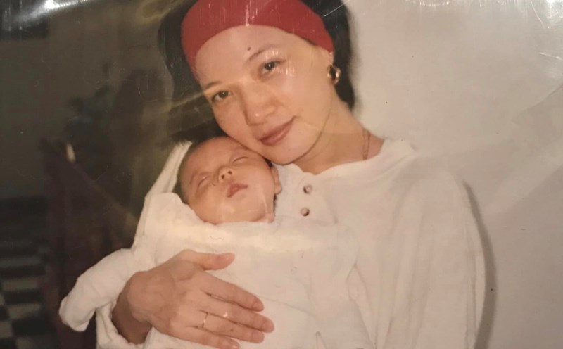 NSND Lê Khanh thời mới sinh con gái đầu lòng. Ảnh: Facebook nhân vật