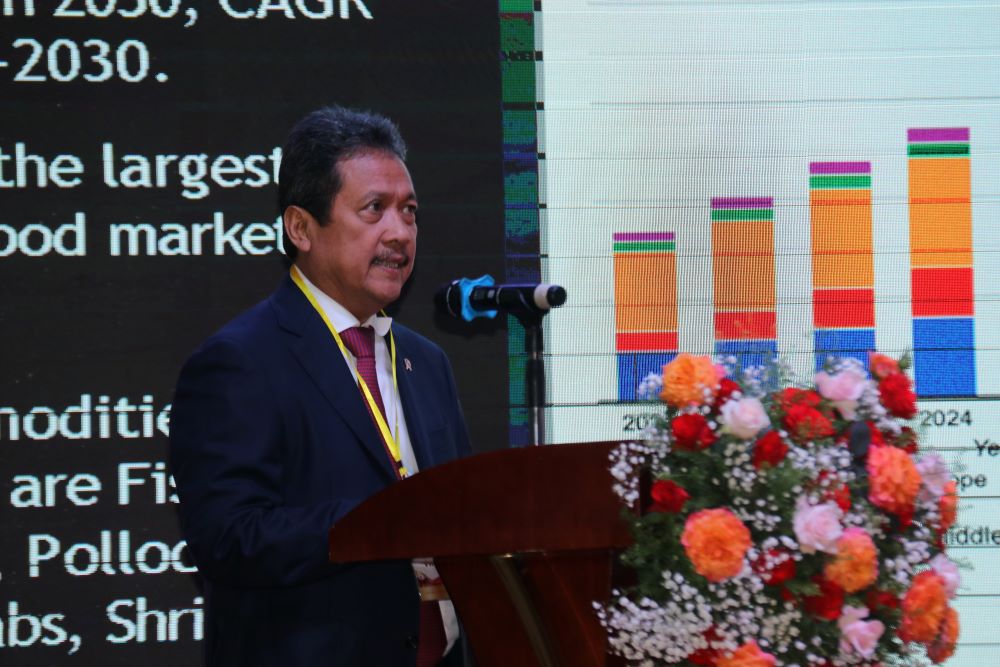 Ông Sakti Wahyu Trenggono - Bộ trưởng Bộ Hàng hải và Nghề cá Indonesia phát hiểu tại hội nghị gặp gỡ Khánh Hòa -  Indonesia. Ảnh: Phương Linh