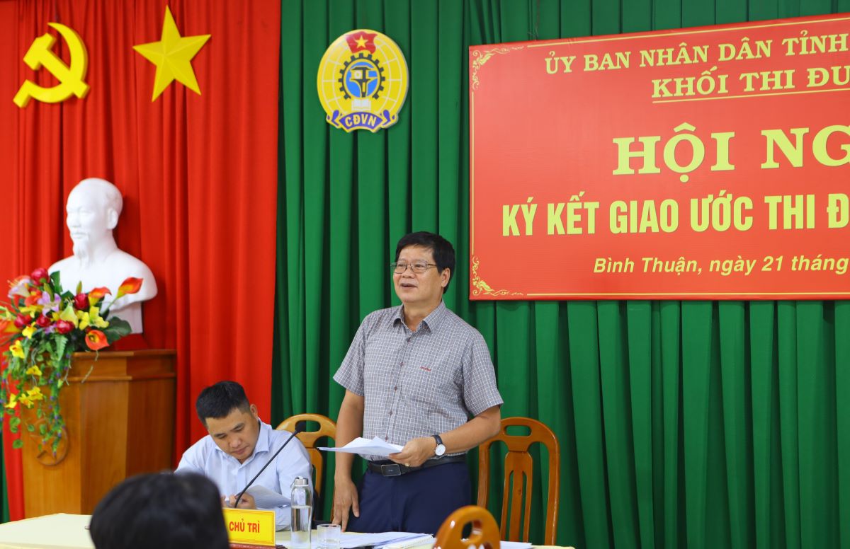 Ông Đỗ Hữu Quy - Chủ tịch LĐLĐ tỉnh Bình Thuận phát biểu tại chương trình. Ảnh: Duy Tuấn