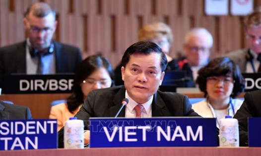 Thứ trưởng Hà Kim Ngọc - Chủ tịch Ủy ban Quốc gia UNESCO Việt Nam - phát biểu tại Phiên khai mạc Kỳ họp lần thứ 219 Hội đồng Chấp hành UNESCO. 
Ảnh: TTXVN
