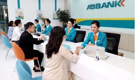 ABBANK triển khai hàng loạt chương trình ưu đãi về lãi suất và phí, nhằm đồng hành cùng các doanh nghiệp SME đẩy mạnh kinh doanh ngay từ đầu năm 2024. 