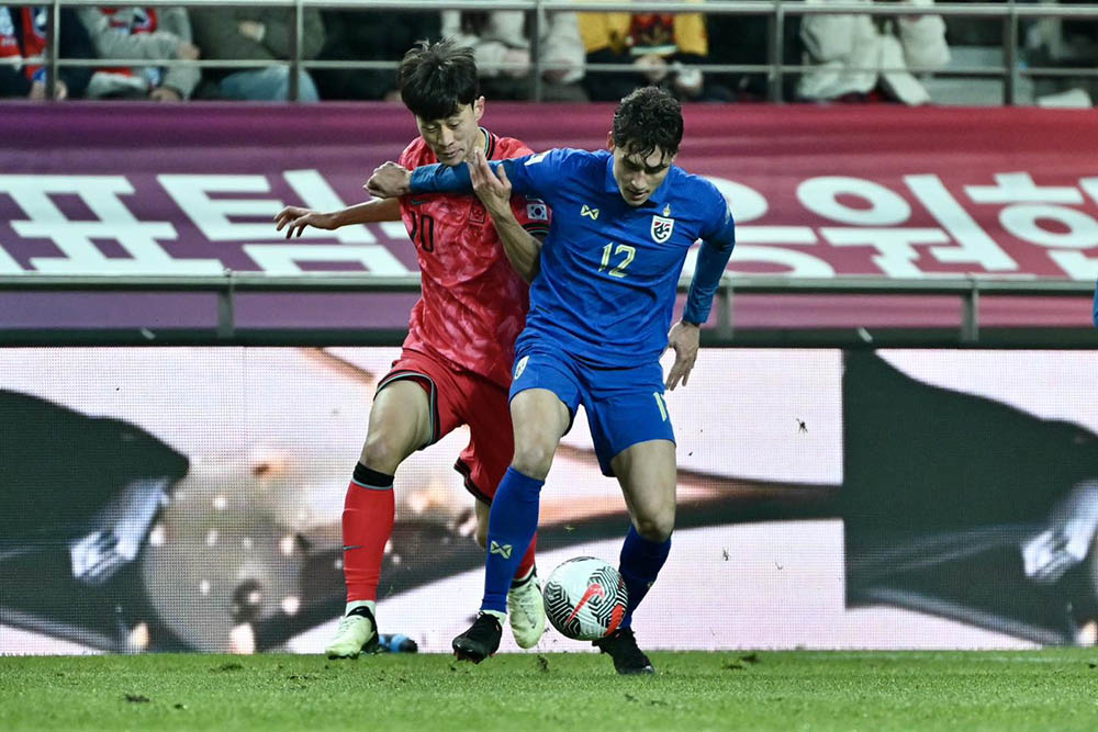 Tuyển Thái Lan thi đấu chủ động trước Hàn Quốc. Ảnh: FAT