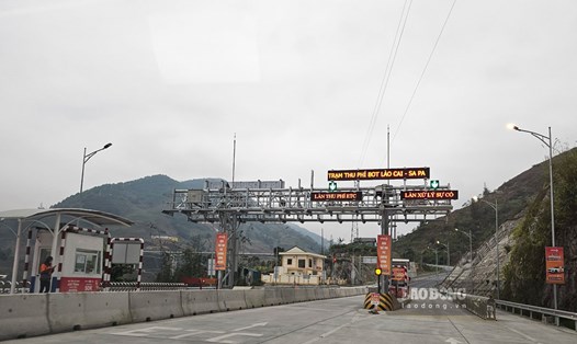 Việc đóng đường cao tốc Nội Bài - Lào Cai đi Sa Pa được thực hiện từ 18h hôm trước đến 6h sáng hôm sau. Ảnh: Bảo Nguyên
