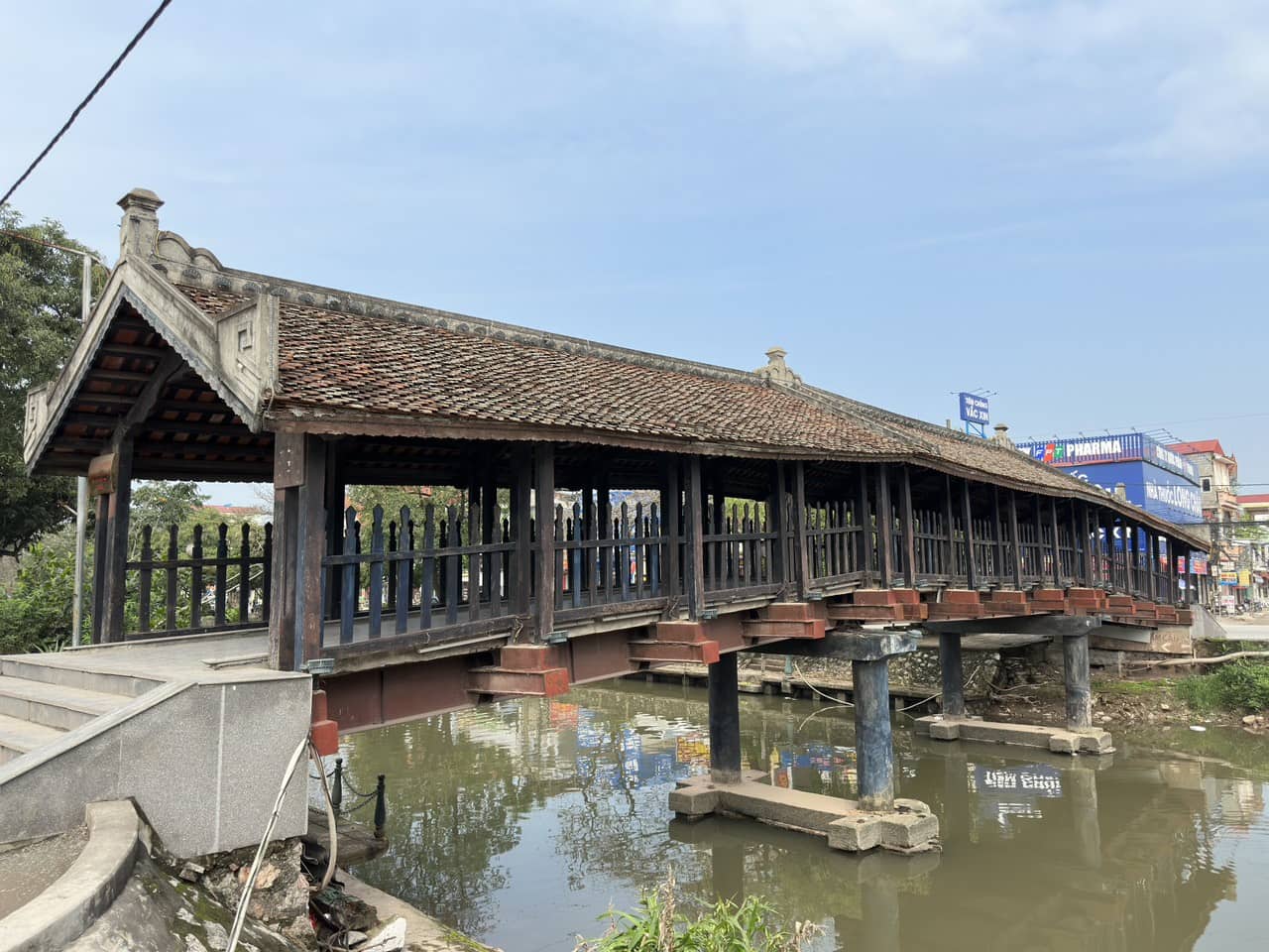 Cầu ngói Phát Diệm được xây dựng từ năm 1902. Ảnh: Nguyễn Trường