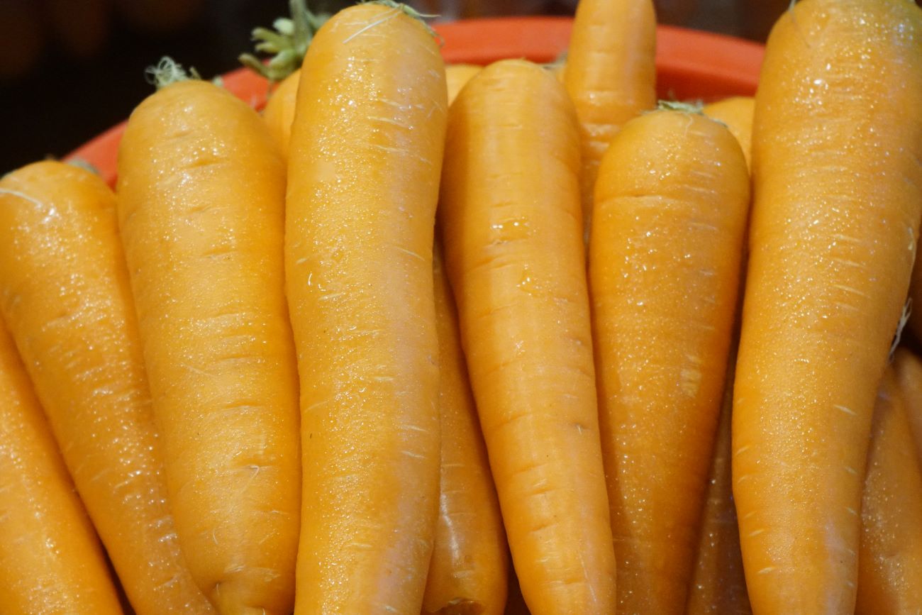 Cà rốt giàu beta-carotene, cải thiện thị lực và chức năng miễn dịch. Ảnh: Thanh Thanh 