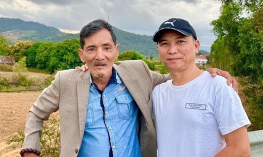 Nhạc sĩ Tô Hiếu (bên phải ảnh) từng cưu mang Thương Tín trong 2 năm. Ảnh: NVCC.
