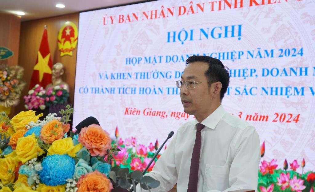 Phó Chủ tịch UBND tỉnh Kiên Giang Nguyễn Thanh Nhàn phát biểu tại buổi họp mặt. Ảnh: Xuân Nhi