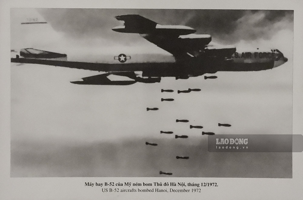 Phần II có chủ đề Hà Nội - Điện Biên Phủ trên không năm 1972 với 50 ảnh, giới thiệu âm mưu của Mỹ thực hiện tập kích đường không bằng máy bay B-52 ném bom các tỉnh miền Bắc.