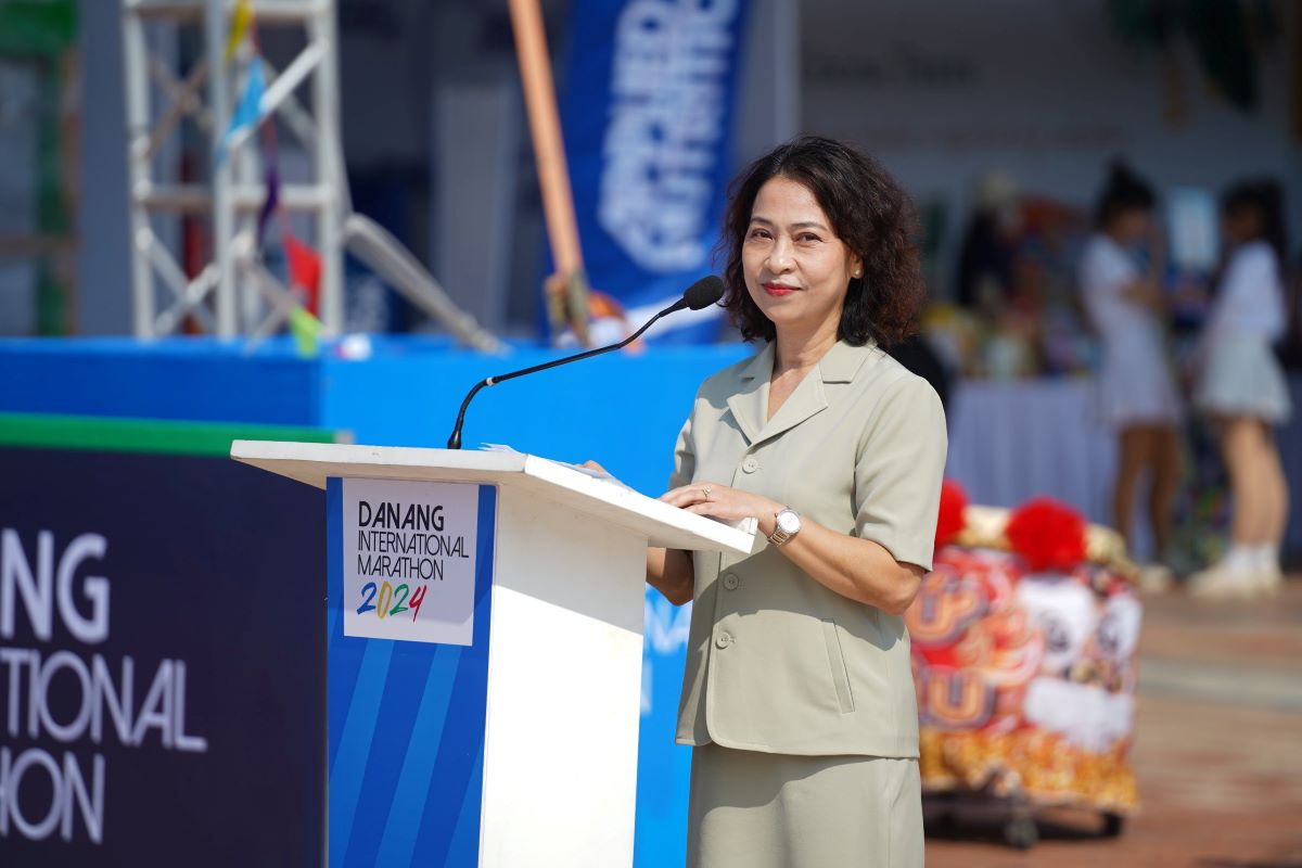 Bà Nguyễn Thị Hội An, Phó giám đốc Sở Văn hóa và Thể thao thành phố Đà Nẵng phát biểu tại lễ khai mạc. Ảnh: Linh Nguyễn