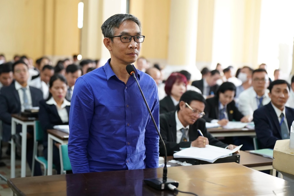 Bị cáo Hồ Bửu Phương (cựu Phó Tổng Giám đốc phụ trách tài chính của Tập đoàn Vạn Thịnh Phát) tại tòa. Ảnh: Anh Tú