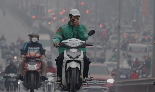 Tình trạng ô nhiễm không khí diễn ra nhiều ngày ở Hà Nội. Ảnh: Diệu Thơm
