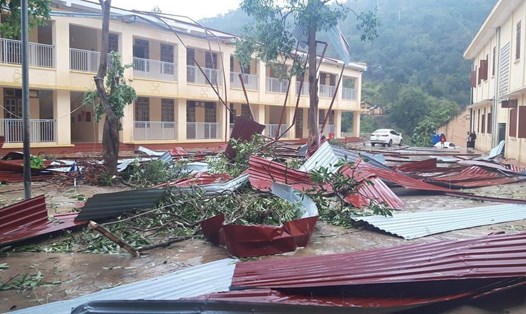  Mưa đá, giông lốc đã gây thiệt hại gây tốc mái các trường học, trụ sở các cơ quan đơn vị và nhà dân ở huyện Sốp Cộp, Sơn La. Ảnh: Người dân cung cấp