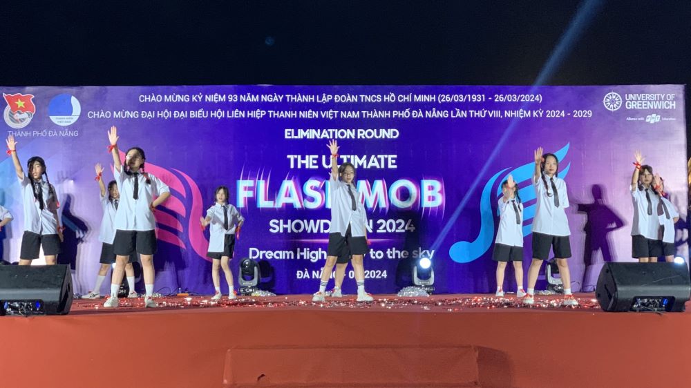 Đà Nẵng lần đầu tiên tổ chức nghệ thuật Flashmob cho học sinh THPT. Ảnh: Trần Thi