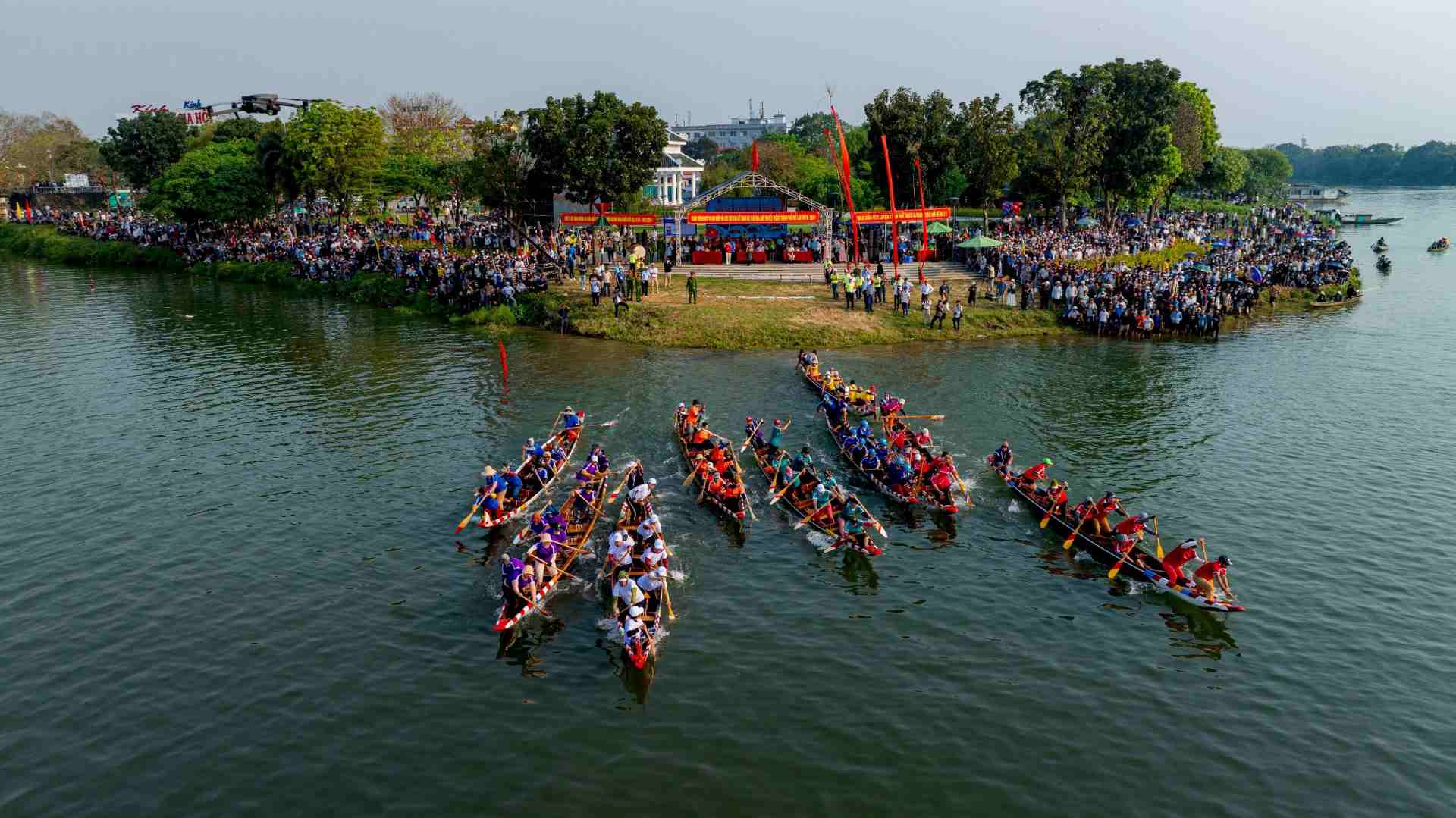 Giải đua năm nay được tổ chức tại công viên Trịnh Công Sơn, trên 2 con sông sông Đông Ba và sông Hương. 