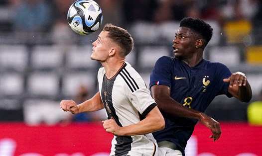 Tuyển Đức (áo sáng) thắng tuyển Pháp 2-1 ở trận giao hữu vào tháng 9 năm ngoái. Ảnh: DBF