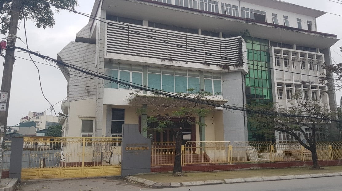 Trụ sở của Sở GTVT tỉnh Ninh Bình đã được di dời đi nơi khác để nhường đất cho dự án. Ảnh: Nguyễn Trường