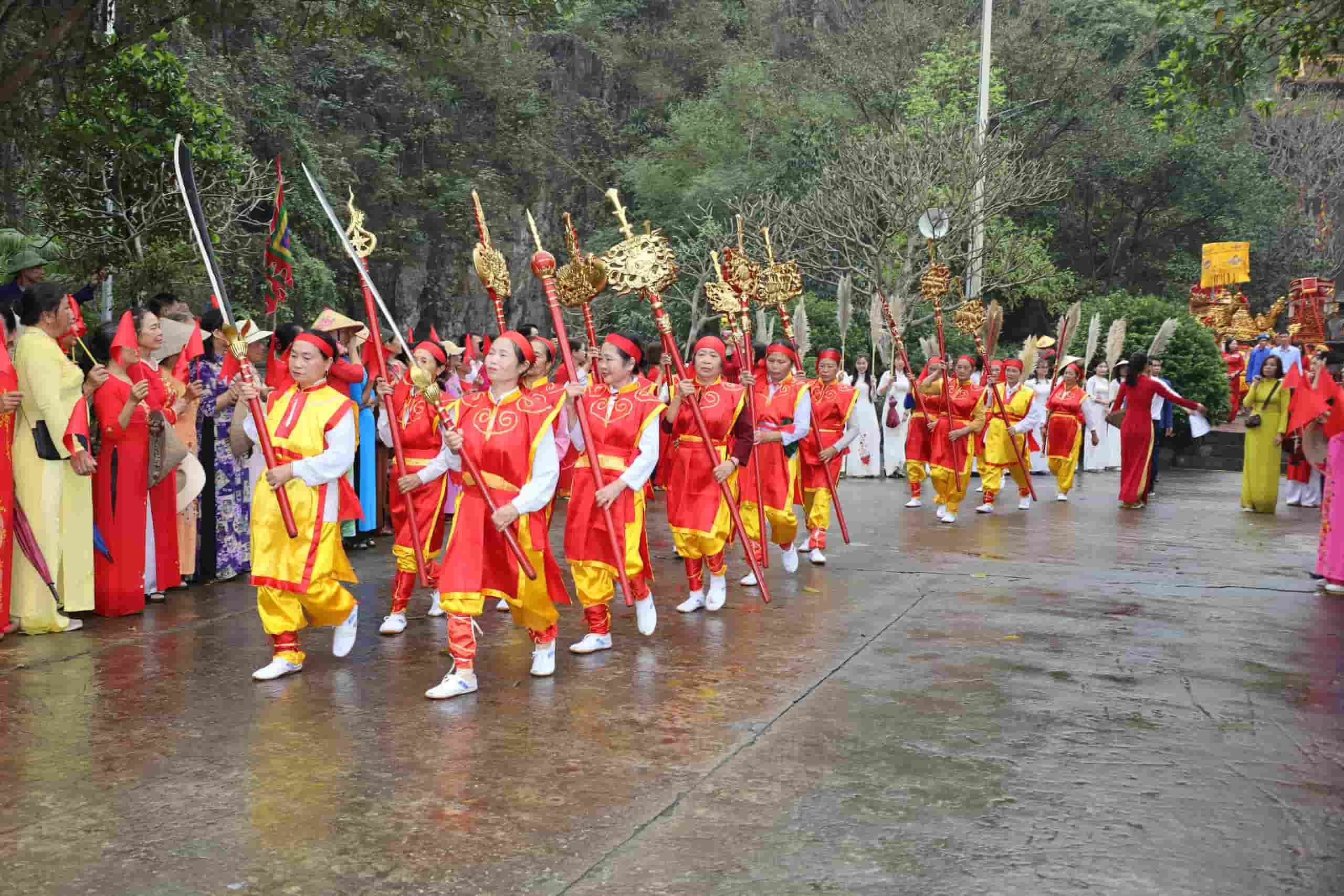 Sáng ngày 23.3, những hoạt động đầu tiên trong chuỗi các hoạt động kỷ niệm 1.100 năm ngày sinh của Đinh Tiên Hoàng Đế đã được tổ chức tại huyện Gia Viên (Ninh Bình). Ảnh: Nguyễn Trường