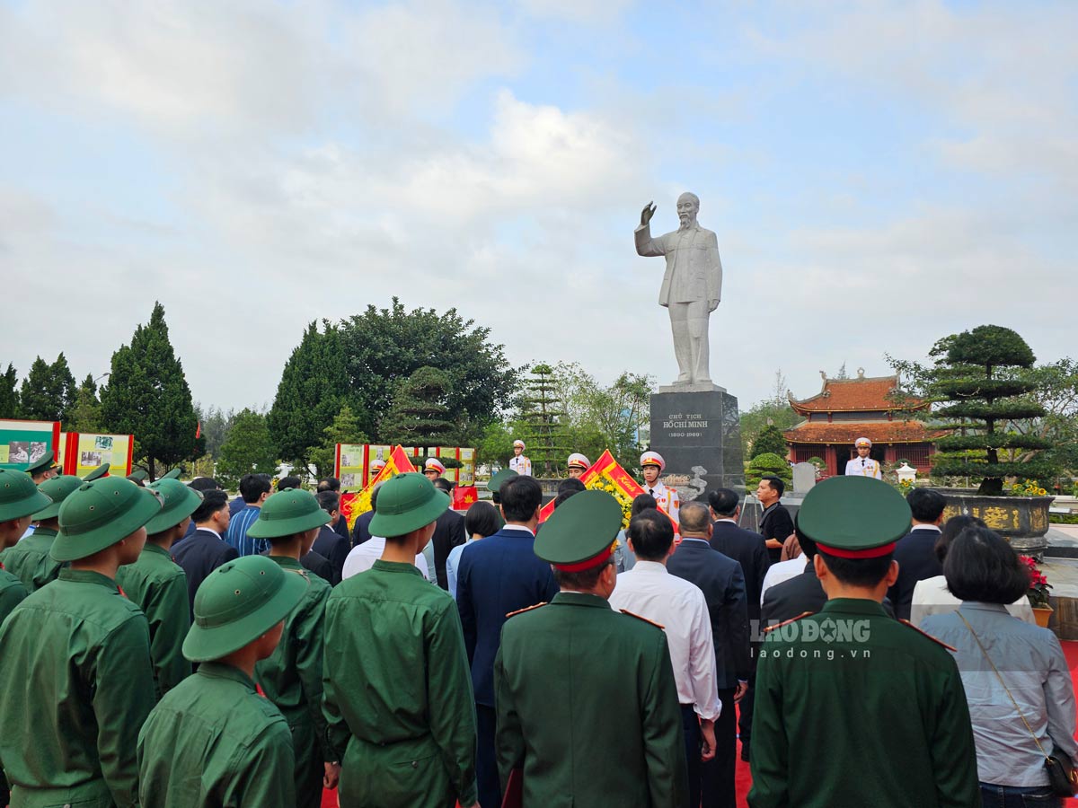 Di tích lịch sử Khu lưu niệm Chủ tịch Hồ Chí Minh trên đảo Cô Tô thuộc loại hình di tích lưu niệm danh nhân gồm: Tượng đài, khuôn viên, bia, đền thờ, nhà trưng bày, lưu niệm, ruộng khoai và cánh đồng muối. 