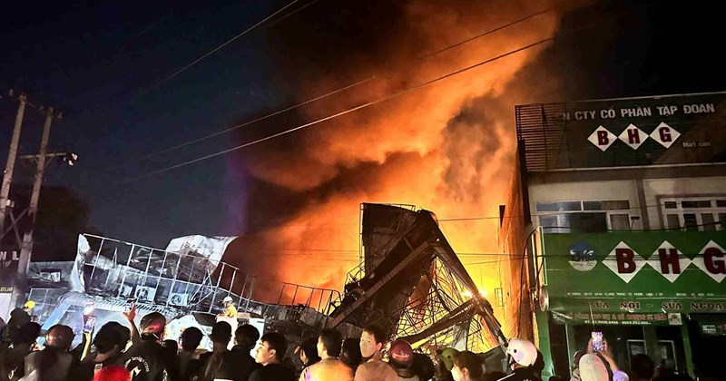 Cháy lớn ở một nhà sách tại Bình Phước