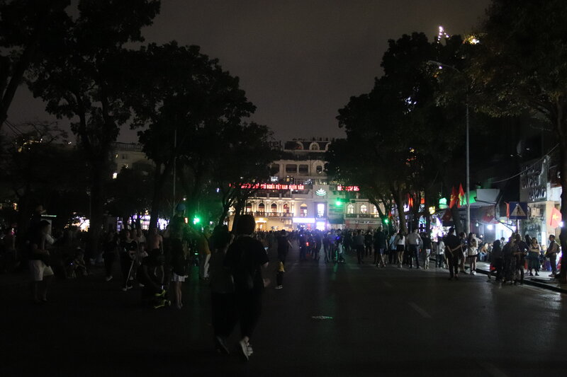 Không chỉ Hà Nội, tối 23.3, nhiều tỉnh thành trên cả nước cũng đã tổ chức Lễ phát động hưởng ứng Chiến dịch Giờ Trái đất năm 2024 với thông điệp: “Tiết kiệm điện - thành thói quen“.